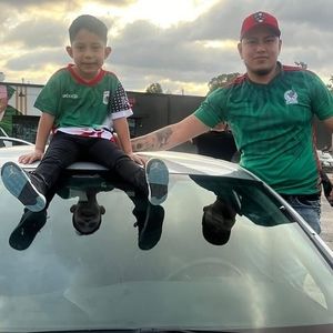 Meet your Posher, Carlos